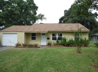 113 Gardenia St, Lake Jackson, TX 77566