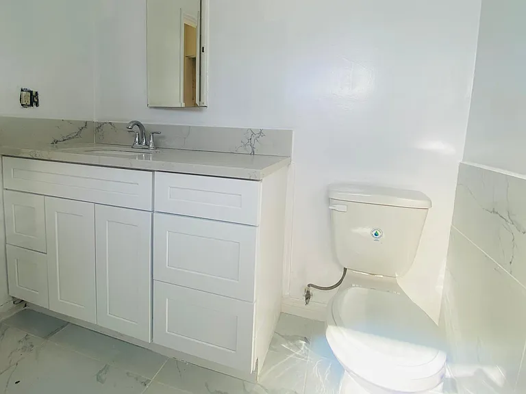 12410 Chandler Blvd — Photo 18