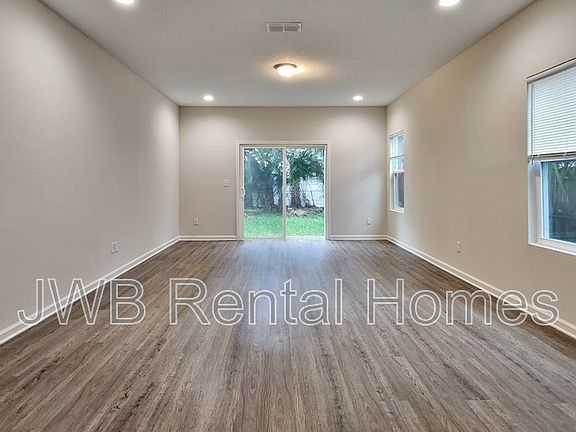 5th image of 629 3rd Ave S