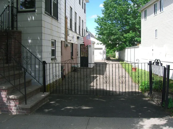 120 De Hart Ave, Staten Island, NY 10303