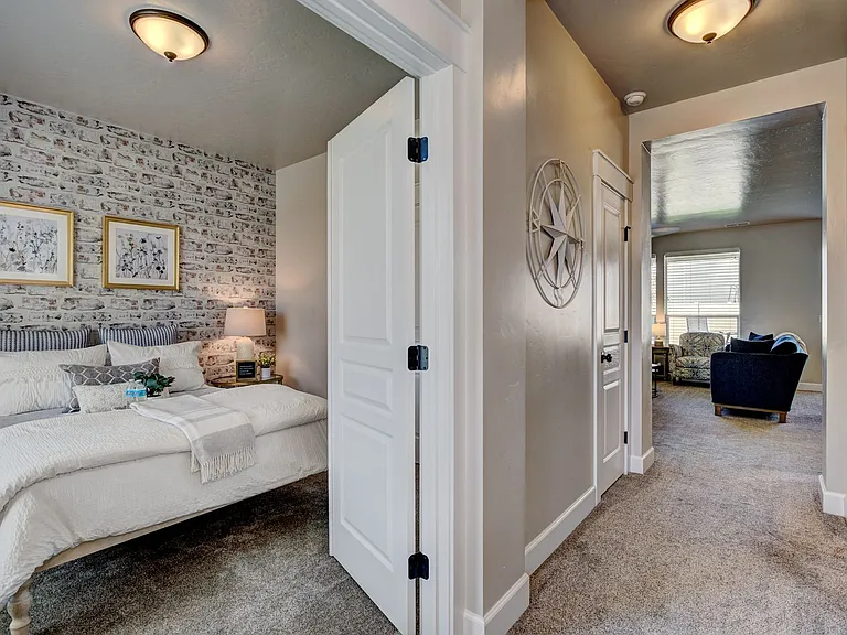 2580 E Blackstone Dr — Photo 6