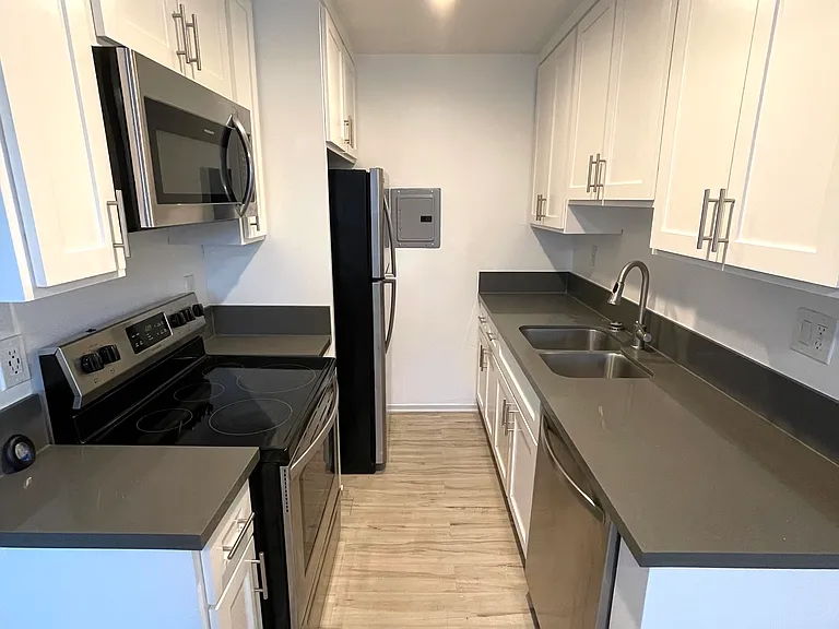 00-360 Lime Ave #202 — Photo 3