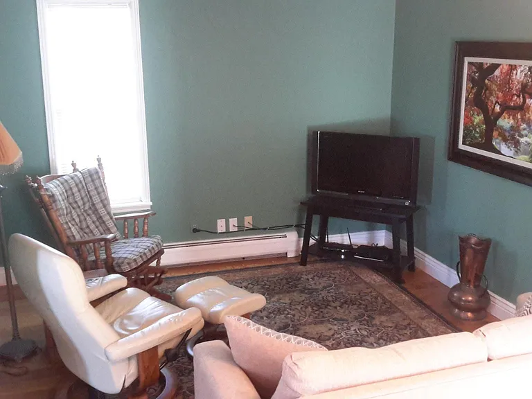 215 W Carr Ave — Photo 3