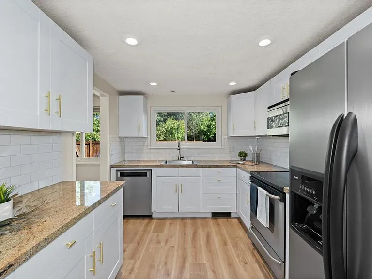 1545 Camden Village Cir — Photo 20