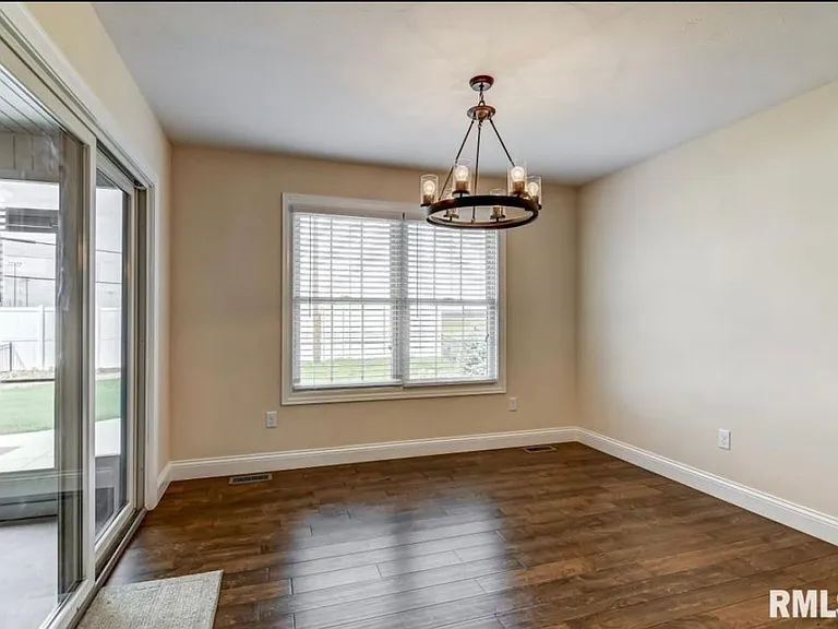 1811 Spartan Dr — Photo 9