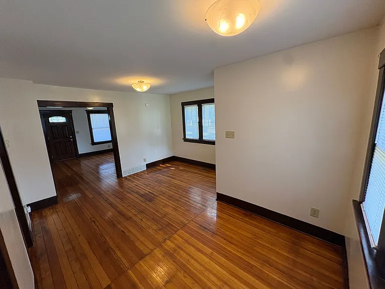 2209 Hawthorne Ave — Photo 10