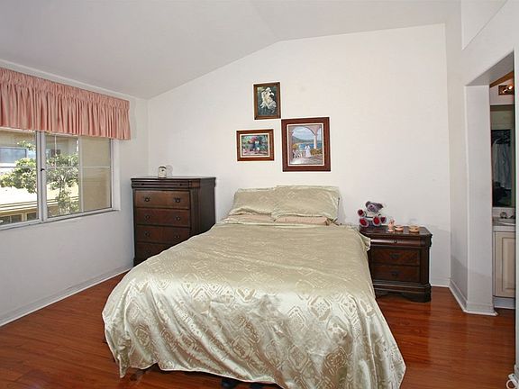 4th image of 499 W Summerfield Cir