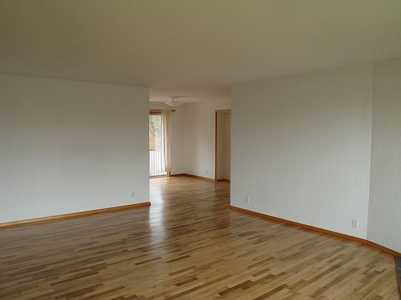 Living room 20x16'