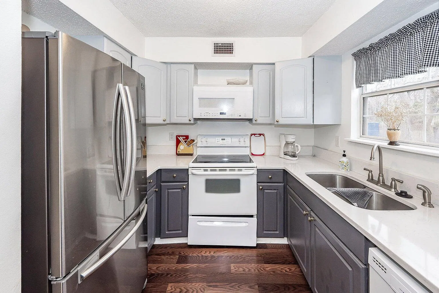 2 bed, 2.5 bath, 1244 sqft, $2,200 — Photo 4