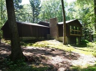 214 N Valley Rd, Pelham, MA 01002
