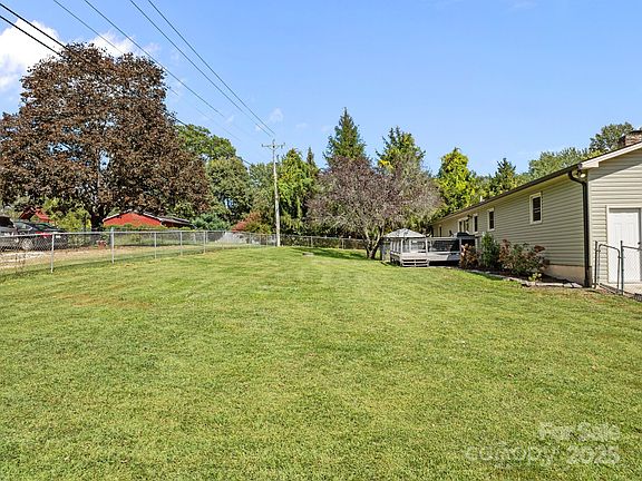 5th image of 145 Allenwood Cir