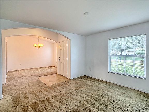 5th image of 417 Magpie Ct