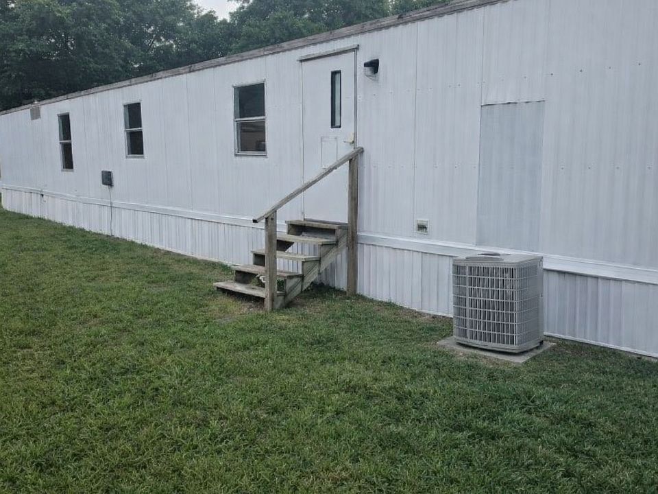 1st image of 110 Deborah Dr #2000-15