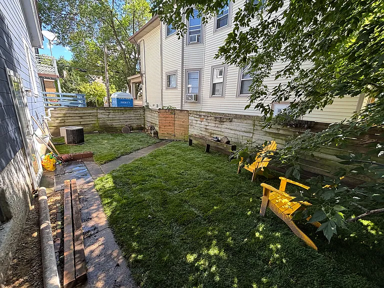 517 E Johnson St — Photo 11