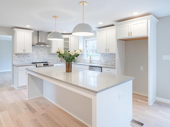 4th image of 1805 Bunker Hill Ct
