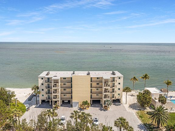 2nd image of 135 Coco Plum Dr APT 3C