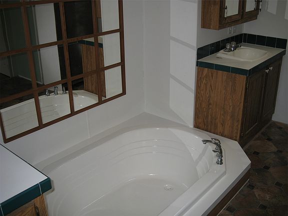 5th image of 1433 Shirley Dr
