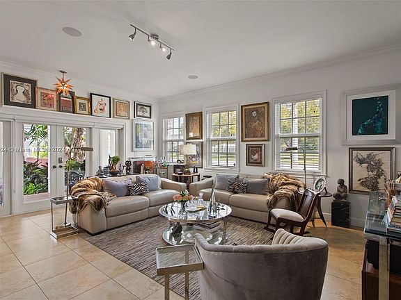 4th image of 572 Loretto Ave #6