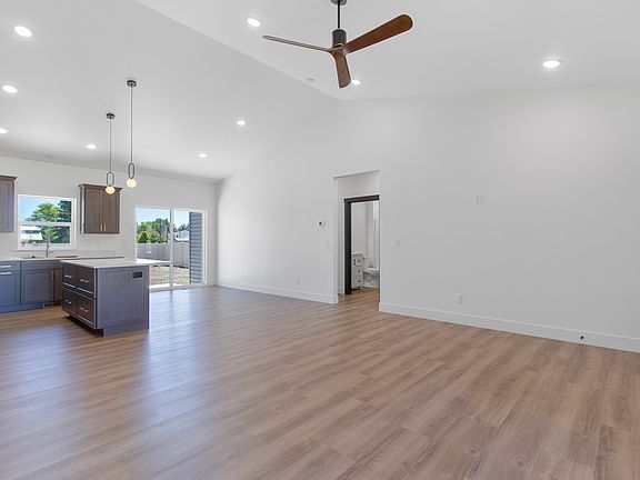 5th image of 207 W 1st St