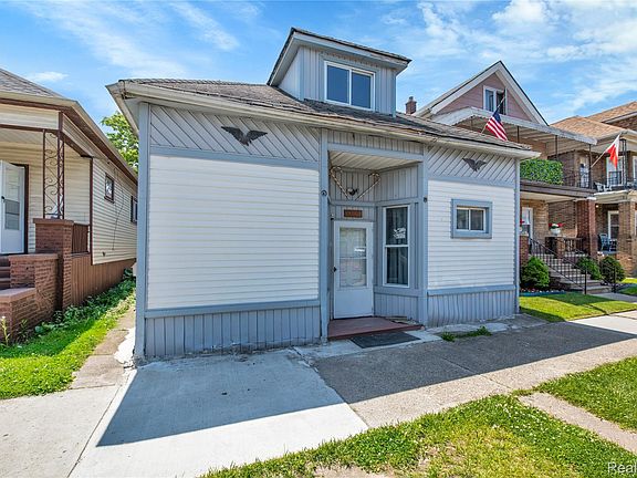 3rd image of 3368 Evaline St