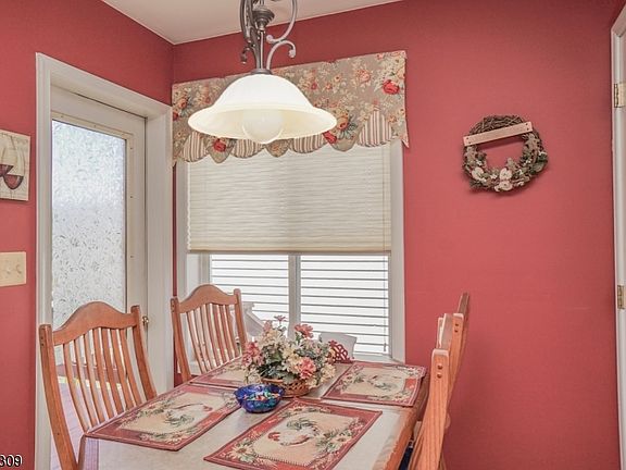 5th image of 24 Tannery Hill Dr