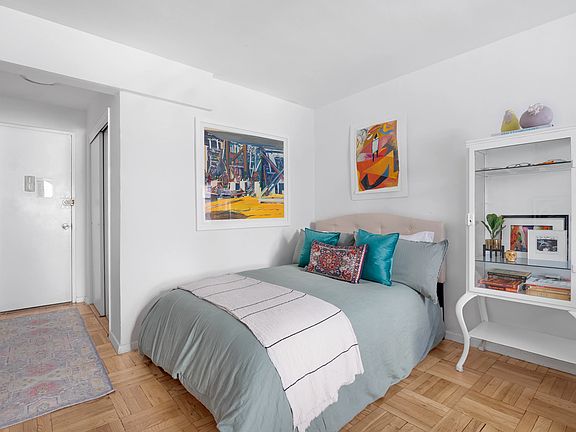 2nd image of 88 Bleecker St APT 1B