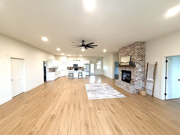 3rd image of 4031 Wells Rd