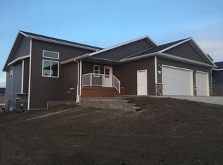 306 Will Ct SE, Mandan, ND 58554
