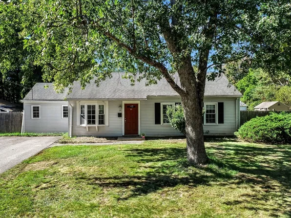 28 Hogg Memorial Dr, Whitman, MA 02382