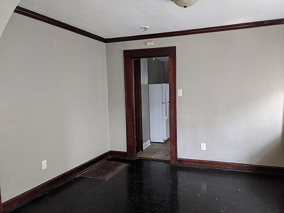 3rd image of 905 N Linwood Ave