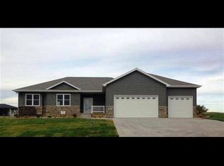 4410 Wild Horse Dr, Cedar Falls, IA 50613
