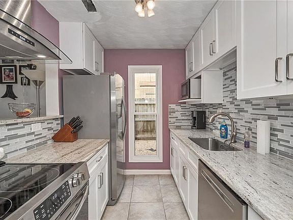 2nd image of 422 Benlea Cir