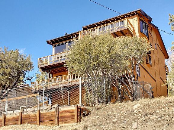 4th image of 1215 Siskiyou Dr