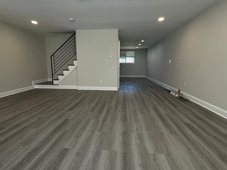 1633 Powell Rd — Photo 5