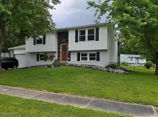 12000 Rustburg Ct, Worthington Hills, KY 40245