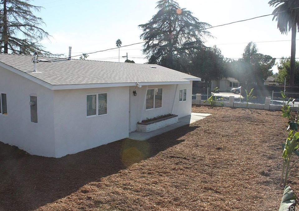 1st image of 40765 Mayberry Ave