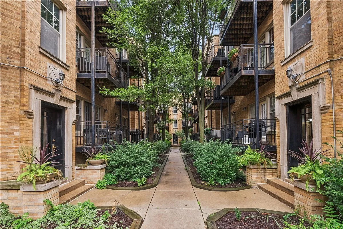 1 bed, 650 sqft, $2,300 — Photo 1