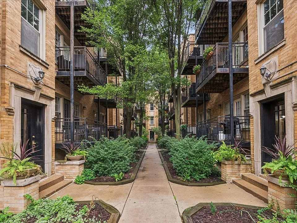 2241.5 N Lincoln Ave #2E