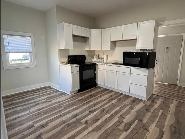 422 N Nye Ave — Photo 6