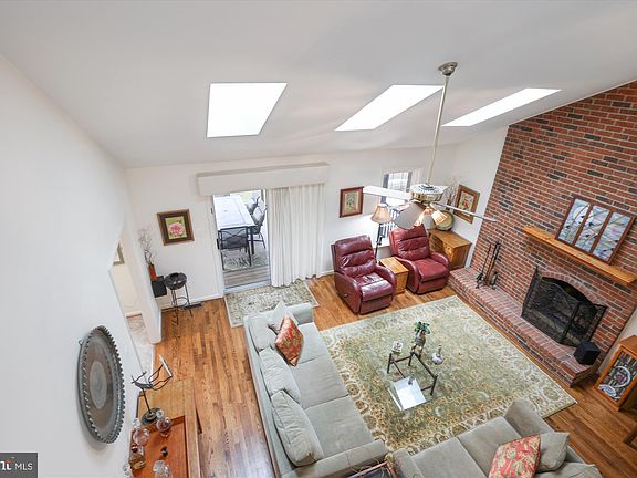 3rd image of 4723 Western St