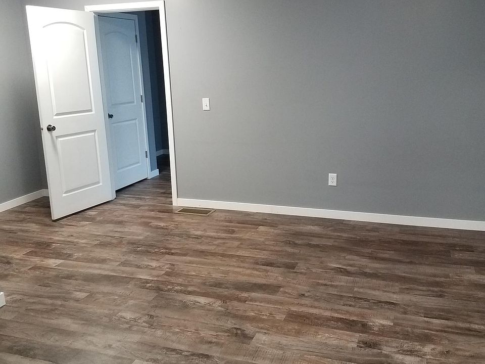 2nd image of 208 E Chicago St