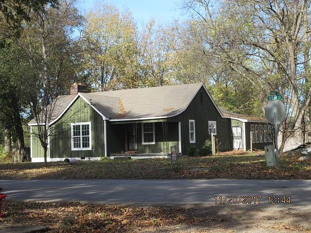 2nd image of 901 2nd St