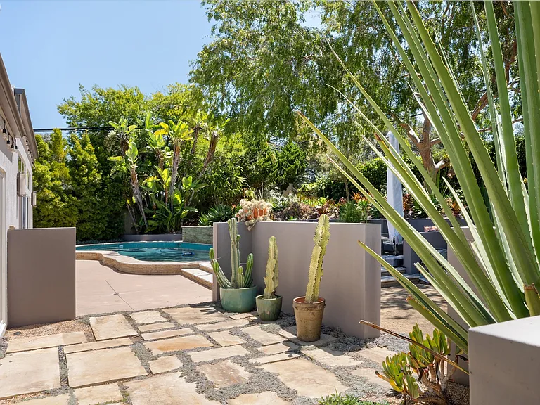 1544 Crestline Dr — Photo 23
