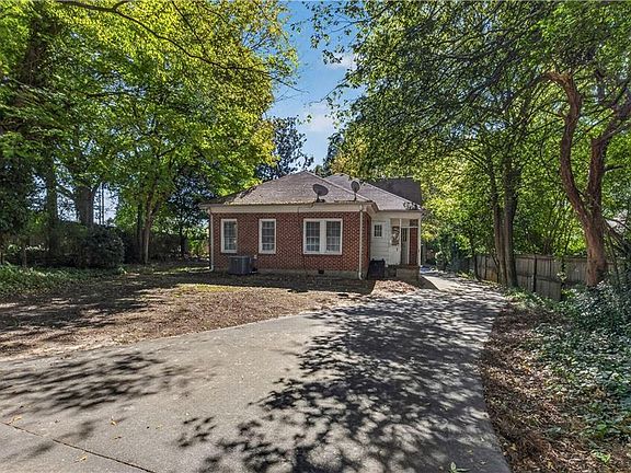 3rd image of 50 Brookhaven Dr NE