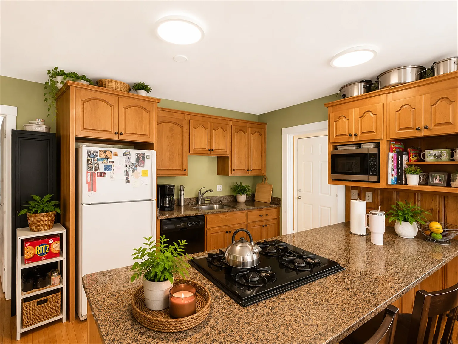 2 bed, 775 sqft, $2,750 — Photo 1