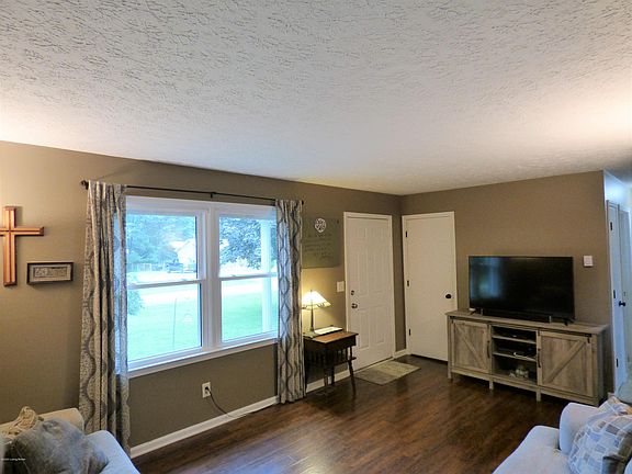 2nd image of 458 Dogwood Dr