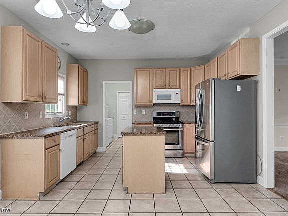 5th image of 369 Regatta Dr