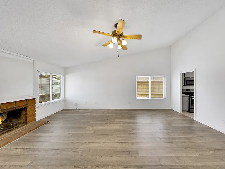 7750 Perlite Ave — Photo 14