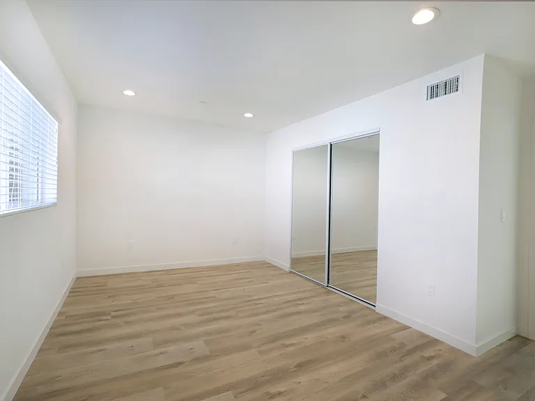 6936 Hazeltine Ave — Photo 12