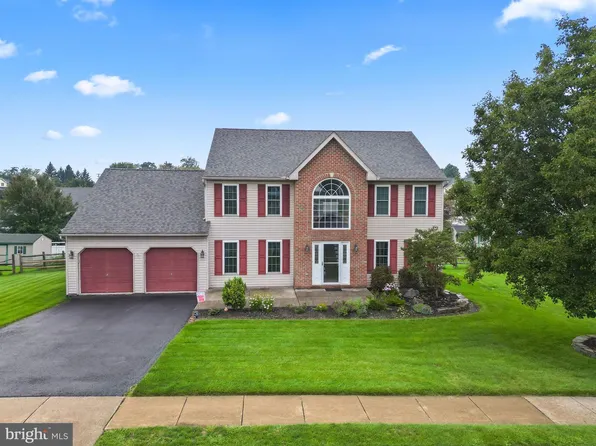 201 Verdure Ln, Douglassville, PA 19518